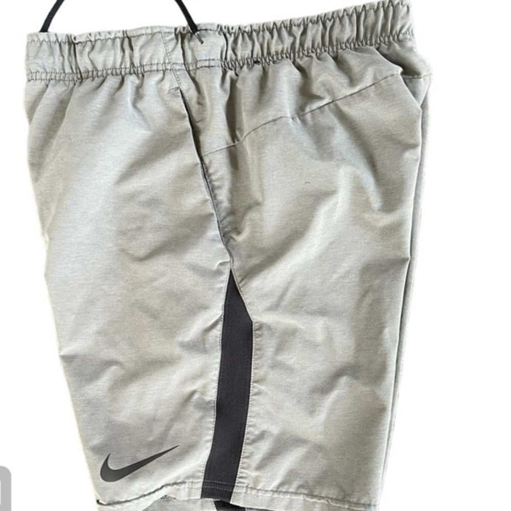 NIKE DriFit Shorts Dark Grey Heather Black Pockets Swoosh Performance Small - Picture 2 of 5
